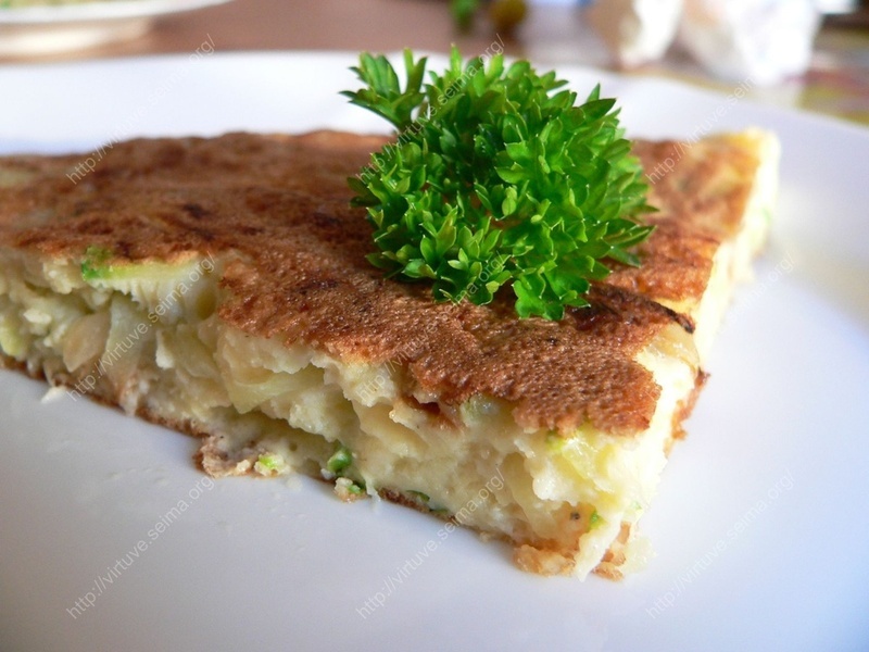 Omelette with zucchini