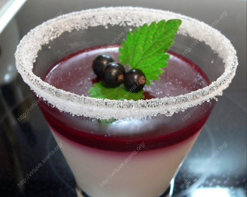 Berry and yogurt jelly