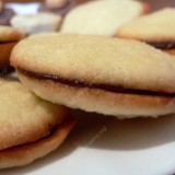 Kokosiniai sausainiai su šokoladiniu įdaru