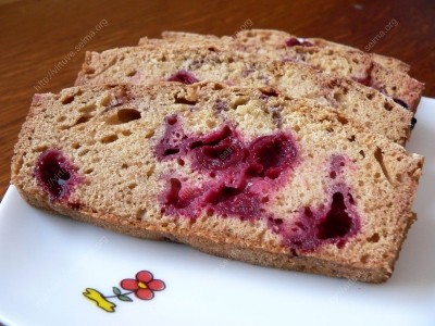 Coffee-cake with cherries