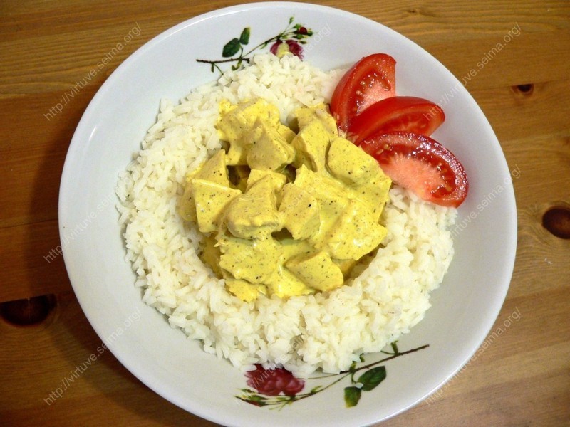 Chicken and rice salads with curry