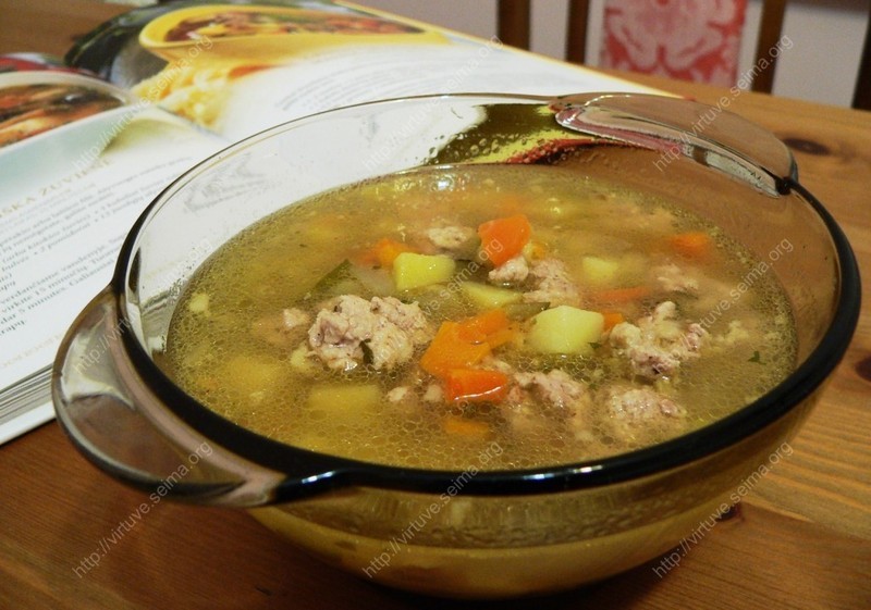 Minced meat soup with pickled cucumbers