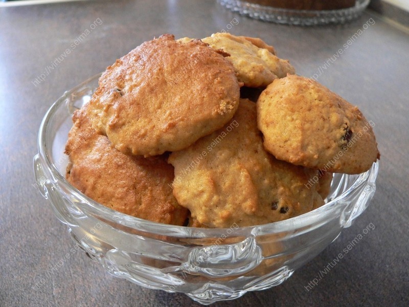 Apple butter cookies with rasins