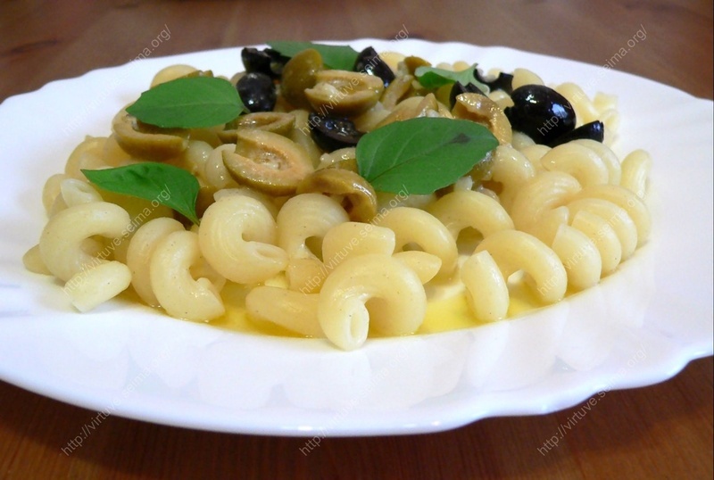 Pasta with olives
