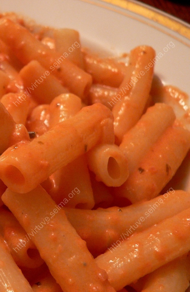 Pasta with tomato cream sauce