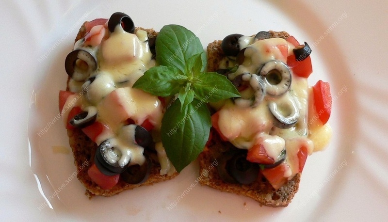 Sandwiches with tomatoes and olives
