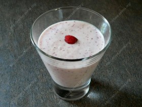 Žemuogės su kefyru