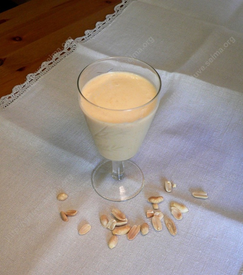 Raw banana and peanut butter smoothie