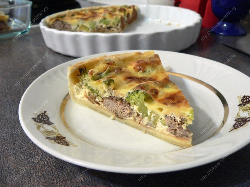 Minced meat and broccoli pies