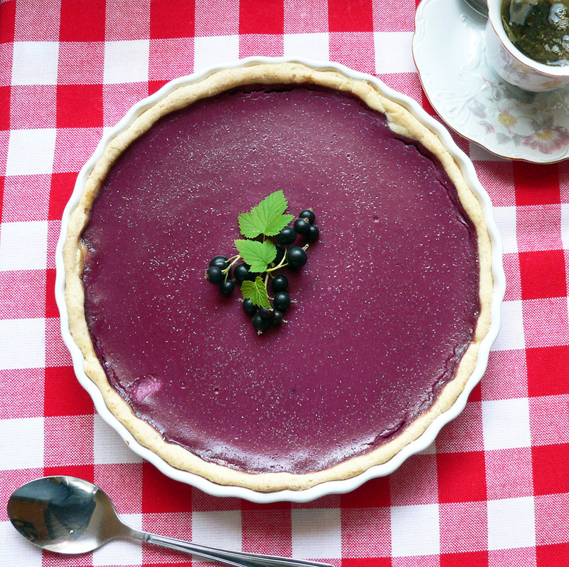 Black currant pie