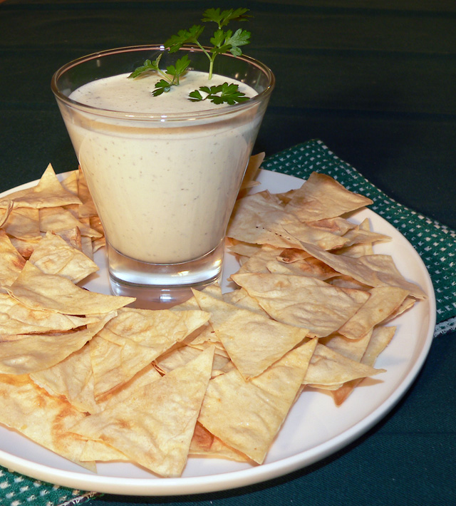 Lavash chips with blue cheese sauce