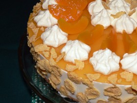 Jogurtinis tortas su persikais
