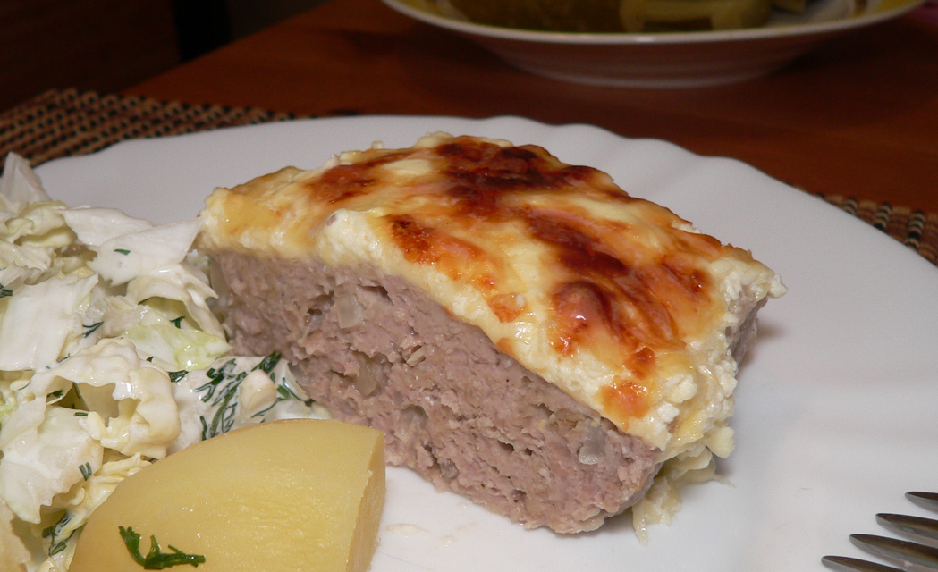 Minced meat and cheese bake