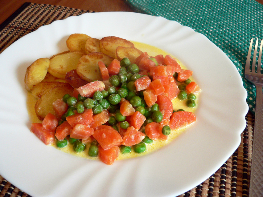 Braised green peas with carrots