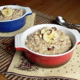 Oatmeal with banana and nuts