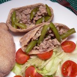 Minced pork and green beans stew in whole grain pita