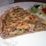 Minced meat and cabbage pie with curry and apples