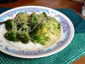 Brokoliai su kietu sūriu