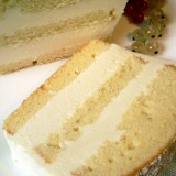 Yoghurt cake with currant cream