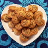 Puff pastry cookies with poppyseed