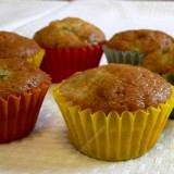 Muffins with rhubarbs and walnuts
