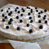 Cheesecake with almonds and blueberries