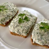 Sandwiches with cottage cheese and greens