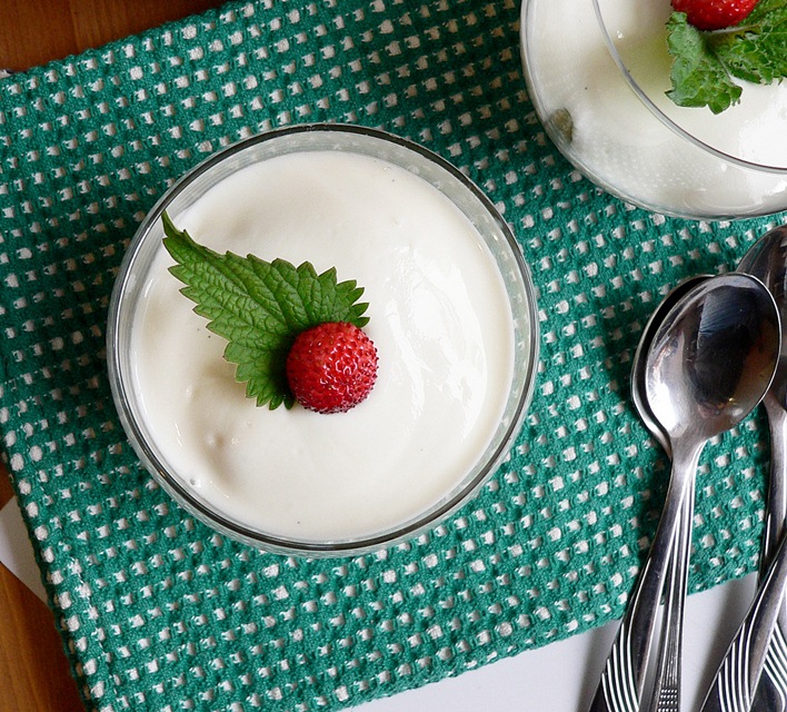 Cream cheese dessert with rhubarbs