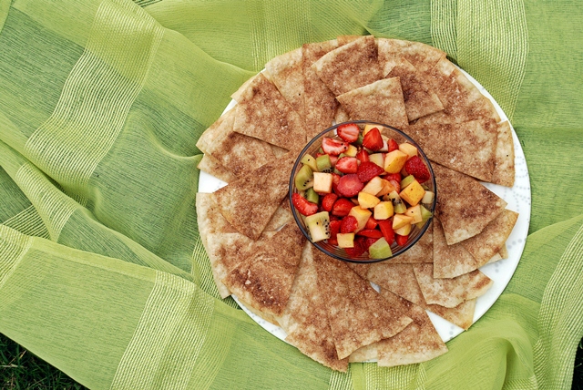 Cinnamon chips with fruit salsa