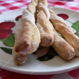 Bread sticks with paprika and sesame
