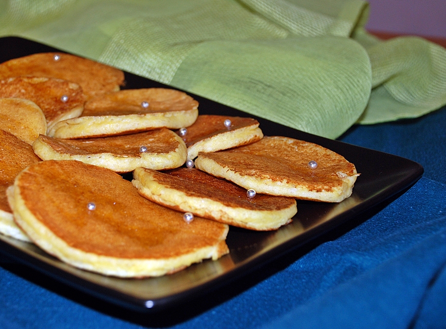 Cottage cheese and corn flour pancakes