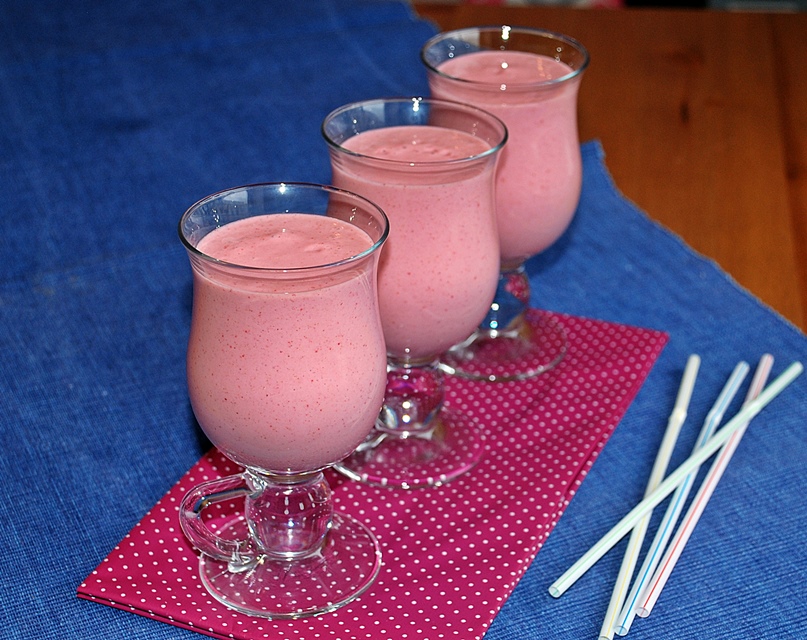 Strawberry smoothie with quinoa