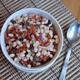 White beans and dried tomato salads
