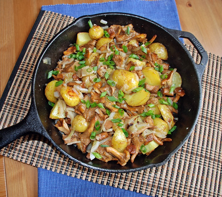 Chanterelles with oven roasted potatoes