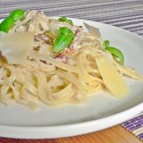 Makaronai su saulėje džiovintų pomidorų padažu